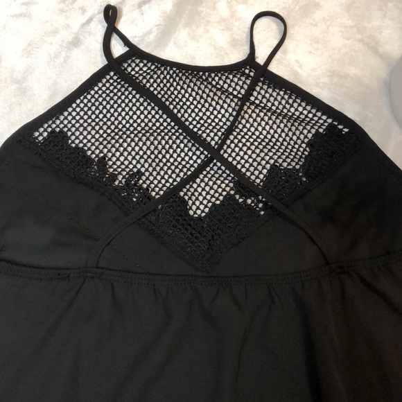 Black tank - Picture 7 of 8